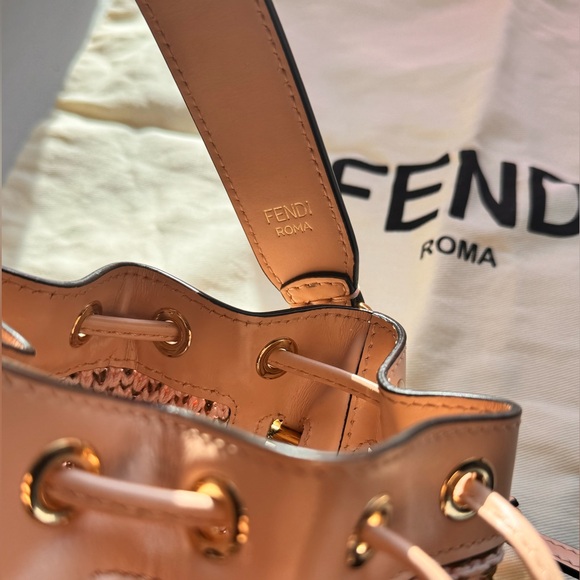 FENDI Raffia Vitello Crochet Mini Mon Tresor Bucket Bag Natural Light Rose - Picture 9 of 10